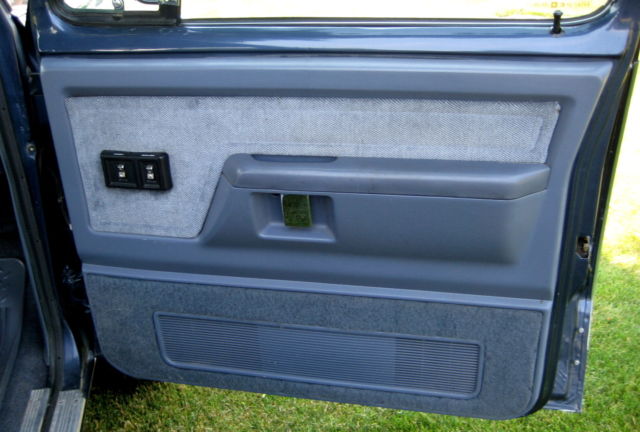 1988 Silver/Blue Metallic Dodge Power Wagon Pick-up