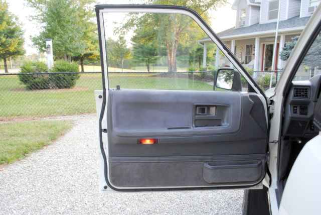 1988 White (033) Toyota 4Runner SUV