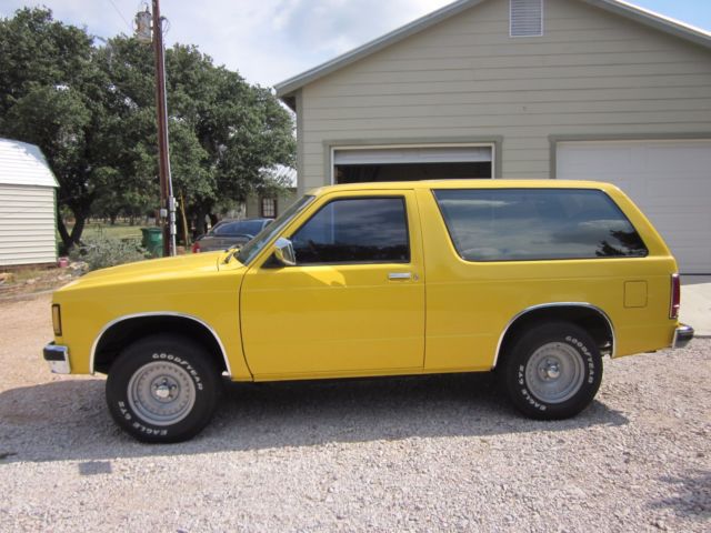 1988 Yel!ow Chevrolet S-10 Two door Blazer