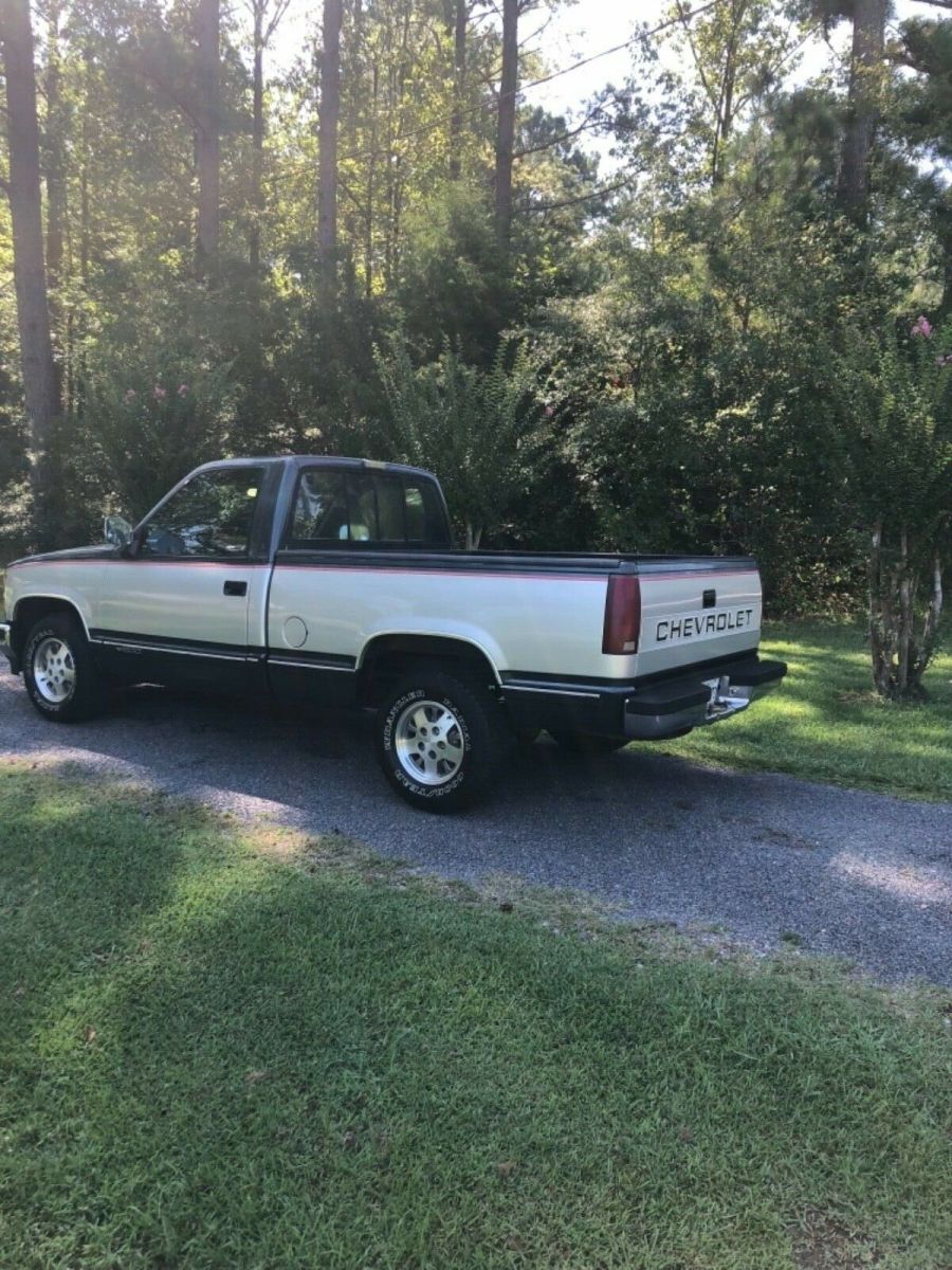 1988 Blue Chevrolet Silverado 1500 Standard Cab Pickup