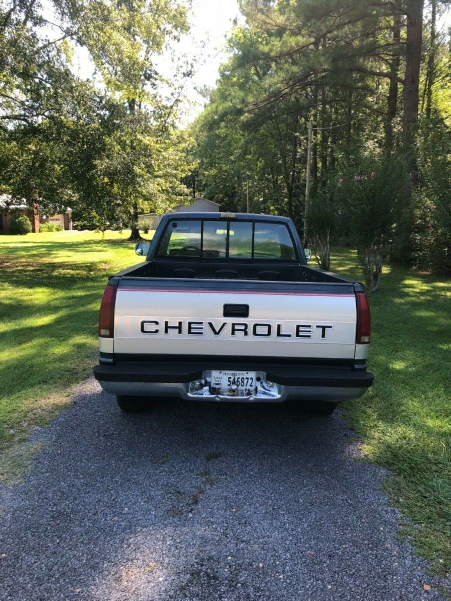 1988 Blue Chevrolet Silverado 1500 Standard Cab Pickup