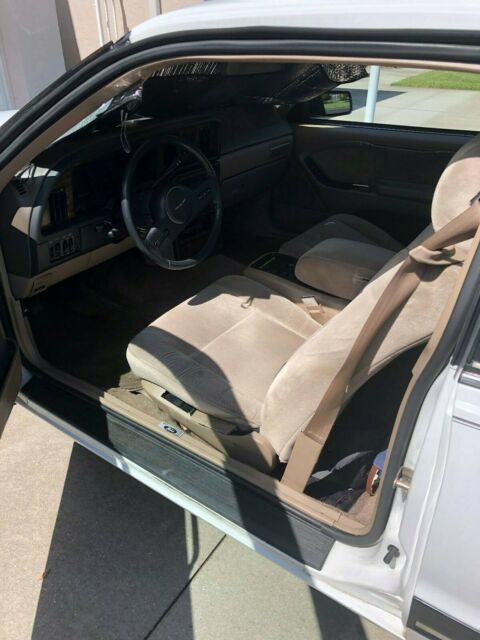 1988 White Ford Thunderbird Coupe