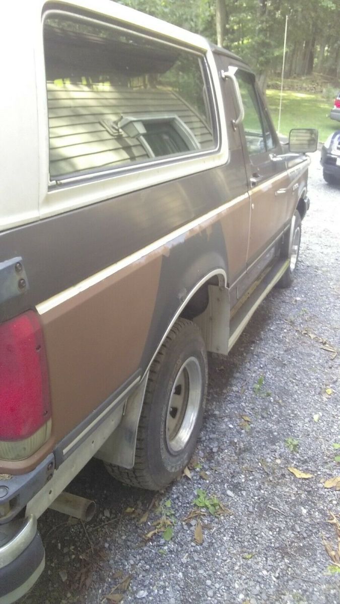 1988 Brown Ford Bronco SUV