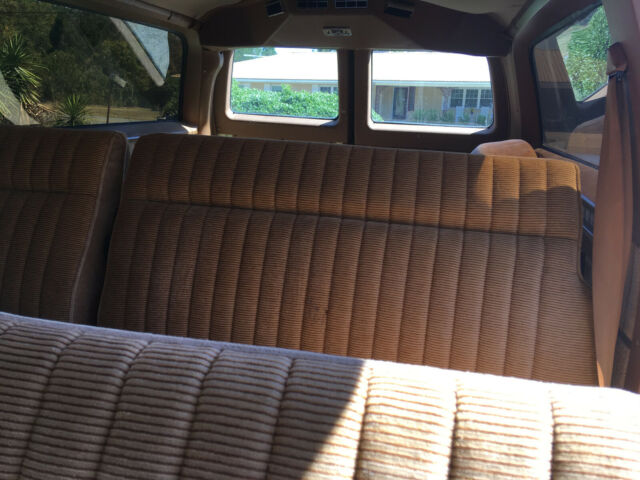 1989 Tan Chevrolet Suburban SUV