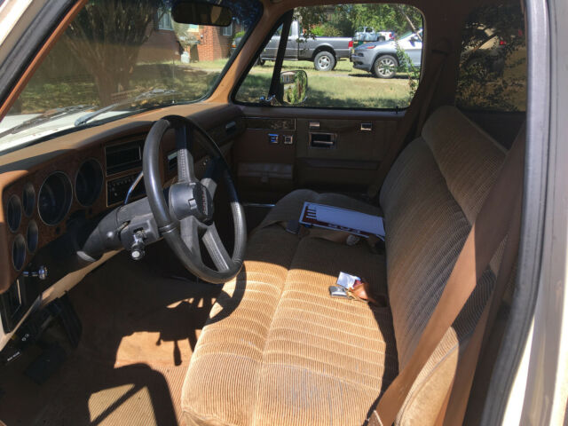 1989 Tan Chevrolet Suburban SUV