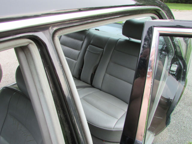 1989 Black Mercedes-Benz S-Class Sedan