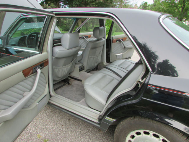 1989 Black Mercedes-Benz S-Class Sedan