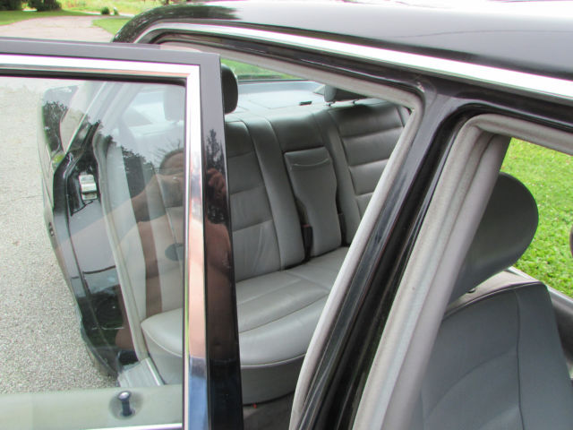 1989 Black Mercedes-Benz S-Class Sedan