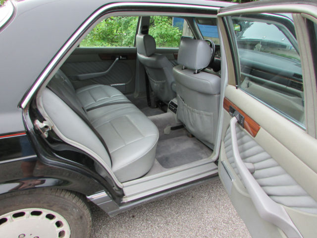1989 Black Mercedes-Benz S-Class Sedan