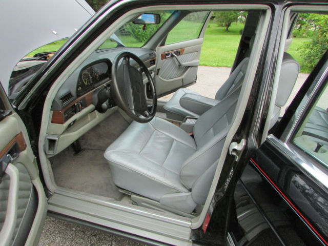 1989 Black Mercedes-Benz S-Class Sedan