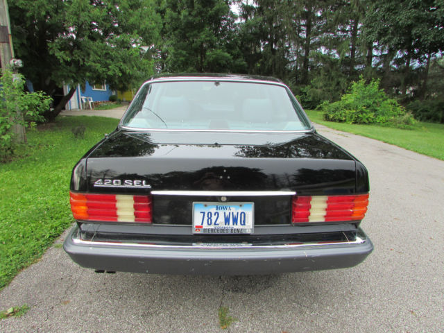 1989 Black Mercedes-Benz S-Class Sedan