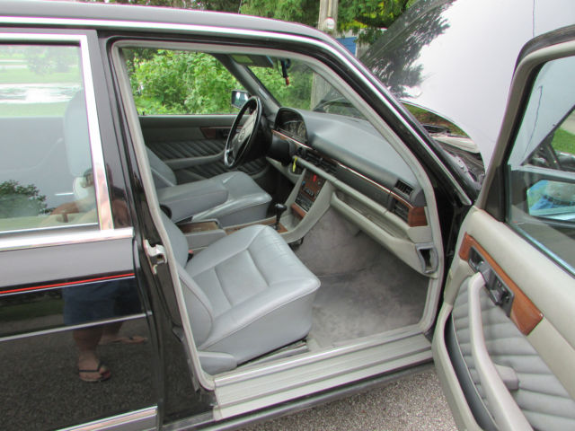 1989 Black Mercedes-Benz S-Class Sedan