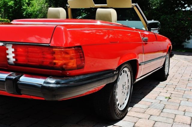 1989 Red Mercedes-Benz 500-Series Convertible