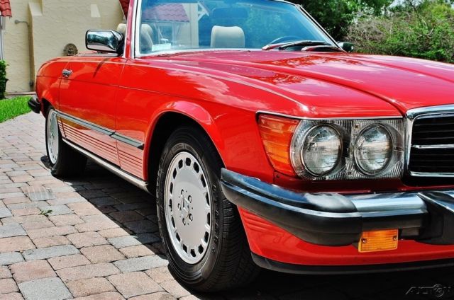 1989 Red Mercedes-Benz 500-Series Convertible