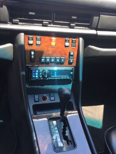 1989 Black Mercedes-Benz 500-Series Coupe