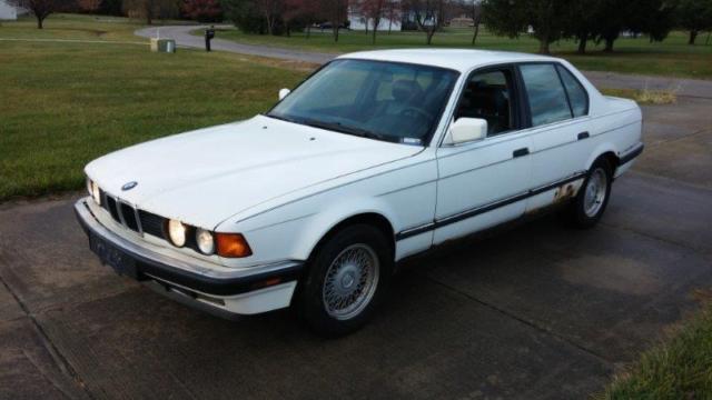 1989 White BMW 7-Series Sedan