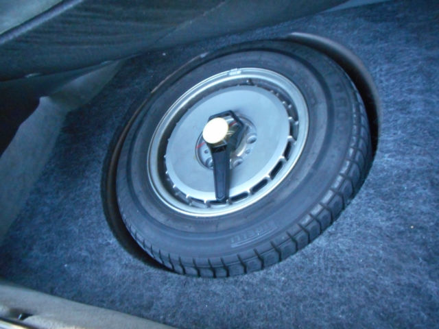 1989 bronze BMW 7-Series Sedan