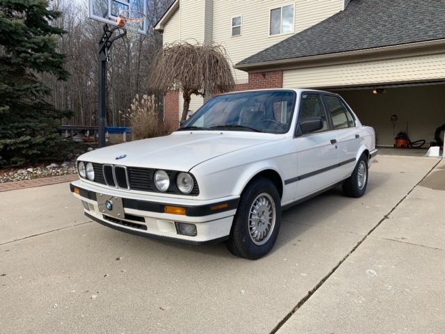1989 White BMW 3-Series Sedan