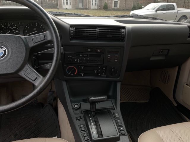 1989 White BMW 3-Series Sedan