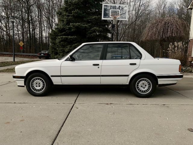 1989 White BMW 3-Series Sedan