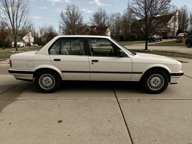 1989 White BMW 3-Series Sedan