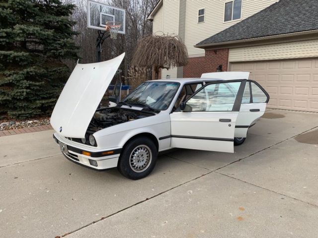1989 White BMW 3-Series Sedan