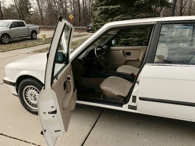 1989 White BMW 3-Series Sedan