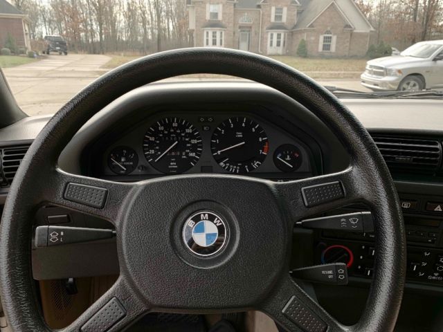 1989 White BMW 3-Series Sedan