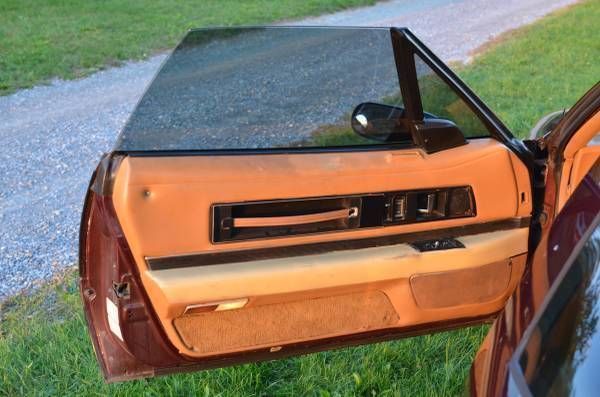 1989 Burgundy Buick Reatta Coupe