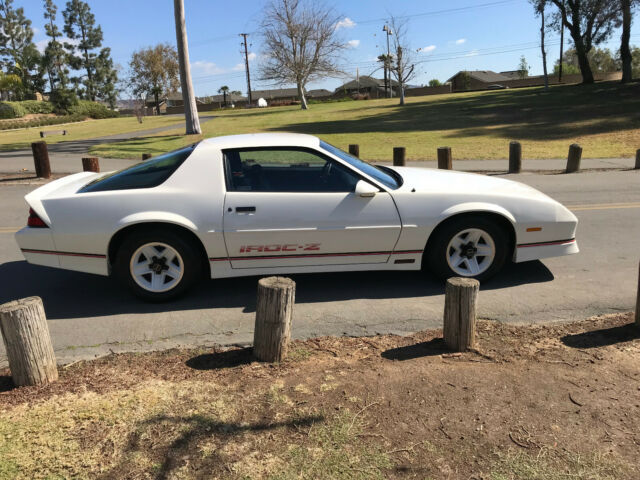 1989 White Chevrolet Camaro Coupe