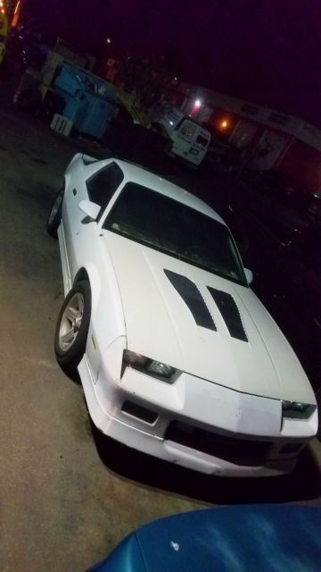 1989 White Chevrolet Camaro Coupe