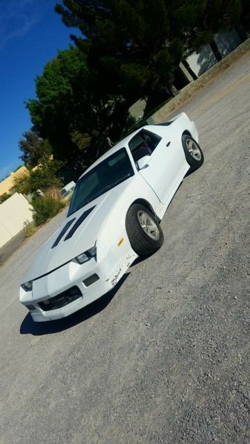 1989 White Chevrolet Camaro Coupe
