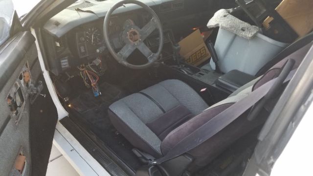 1989 White Chevrolet Camaro Coupe