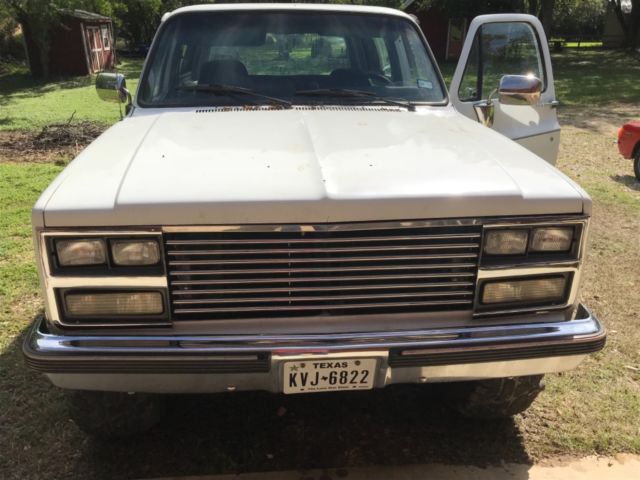 1989 White Chevrolet Blazer