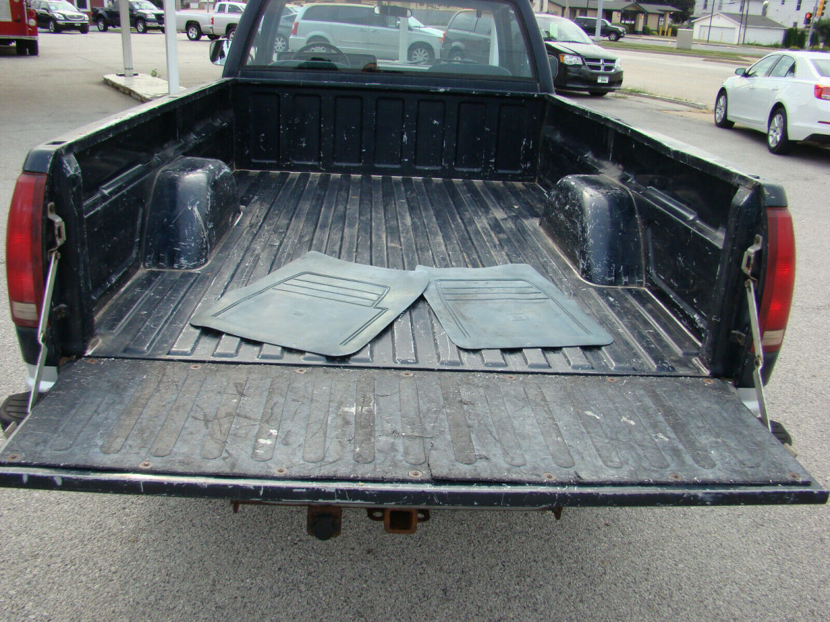 1989 Chevrolet C/K Pickup 1500 Standard Cab Pickup