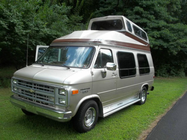 1989 Gold Chevrolet G20 Van Conversion van