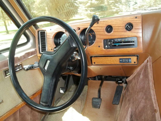 1989 Gold Chevrolet G20 Van Conversion van