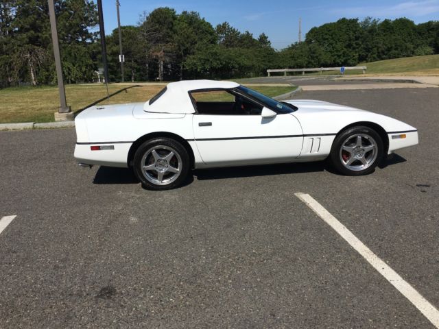 1989 White Chevrolet Corvette Convertible