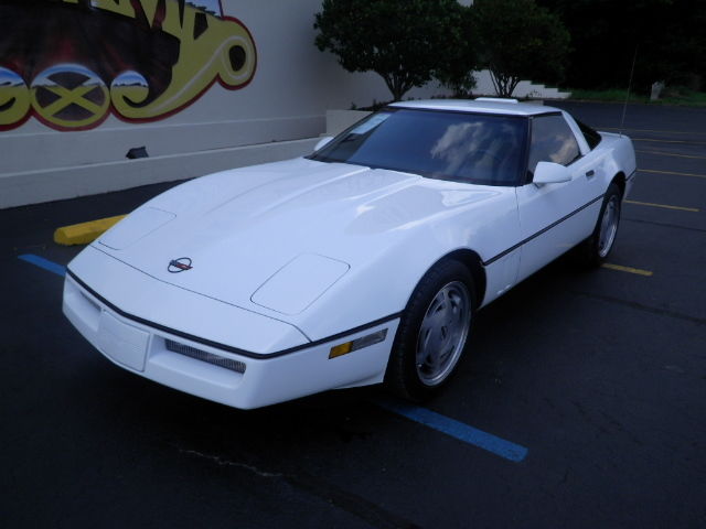 1989 White Chevrolet Corvette Coupe