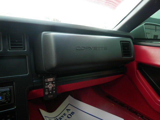 1989 White Chevrolet Corvette Coupe