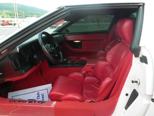 1989 White Chevrolet Corvette Coupe