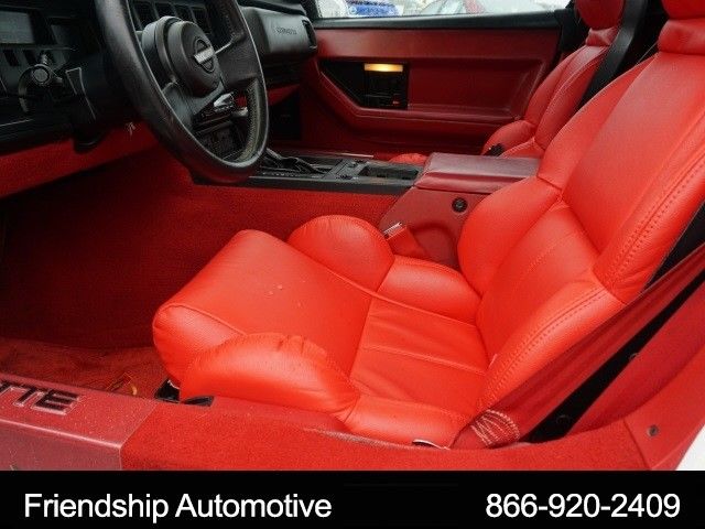 1989 White Chevrolet Corvette 2dr Convertible