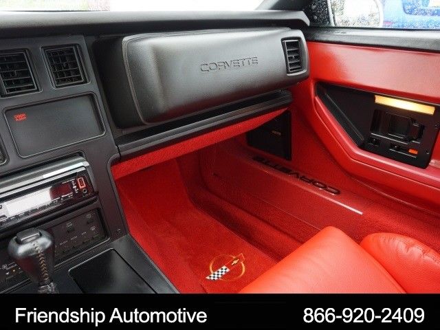 1989 White Chevrolet Corvette 2dr Convertible