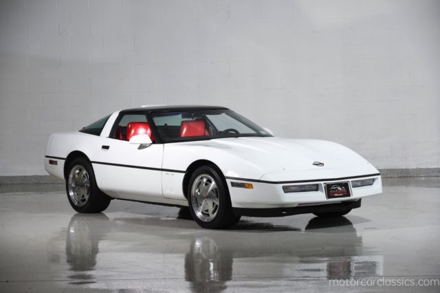 1989 White Chevrolet Corvette Coupe