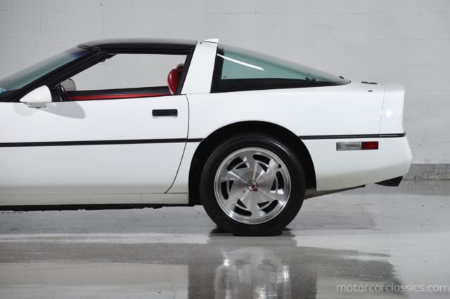 1989 White Chevrolet Corvette Coupe