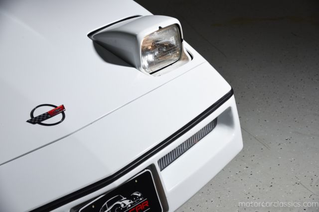 1989 White Chevrolet Corvette Coupe