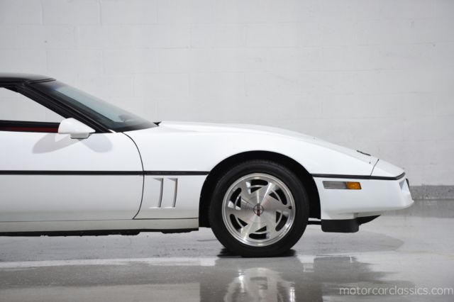 1989 White Chevrolet Corvette Coupe