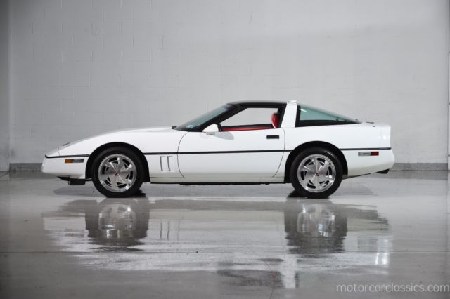 1989 White Chevrolet Corvette Coupe