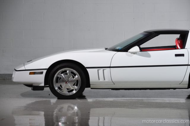 1989 White Chevrolet Corvette Coupe