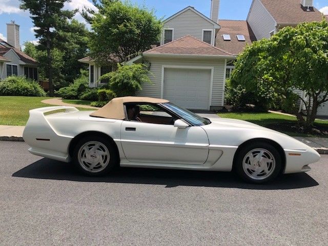 1989 White Chevrolet Corvette Convertible